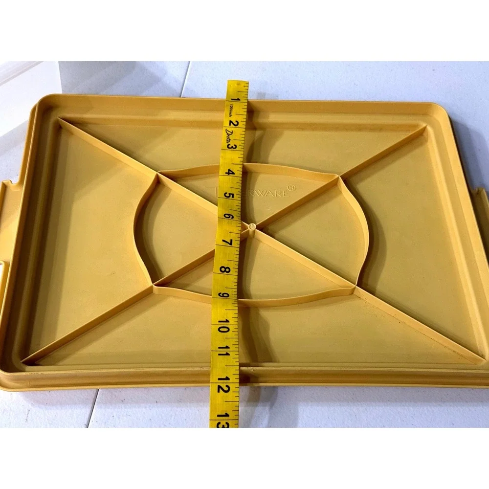 Vintage TUPPERWARE Rectangular Cake Taker 13 x 9 Harvest Gold Base 622